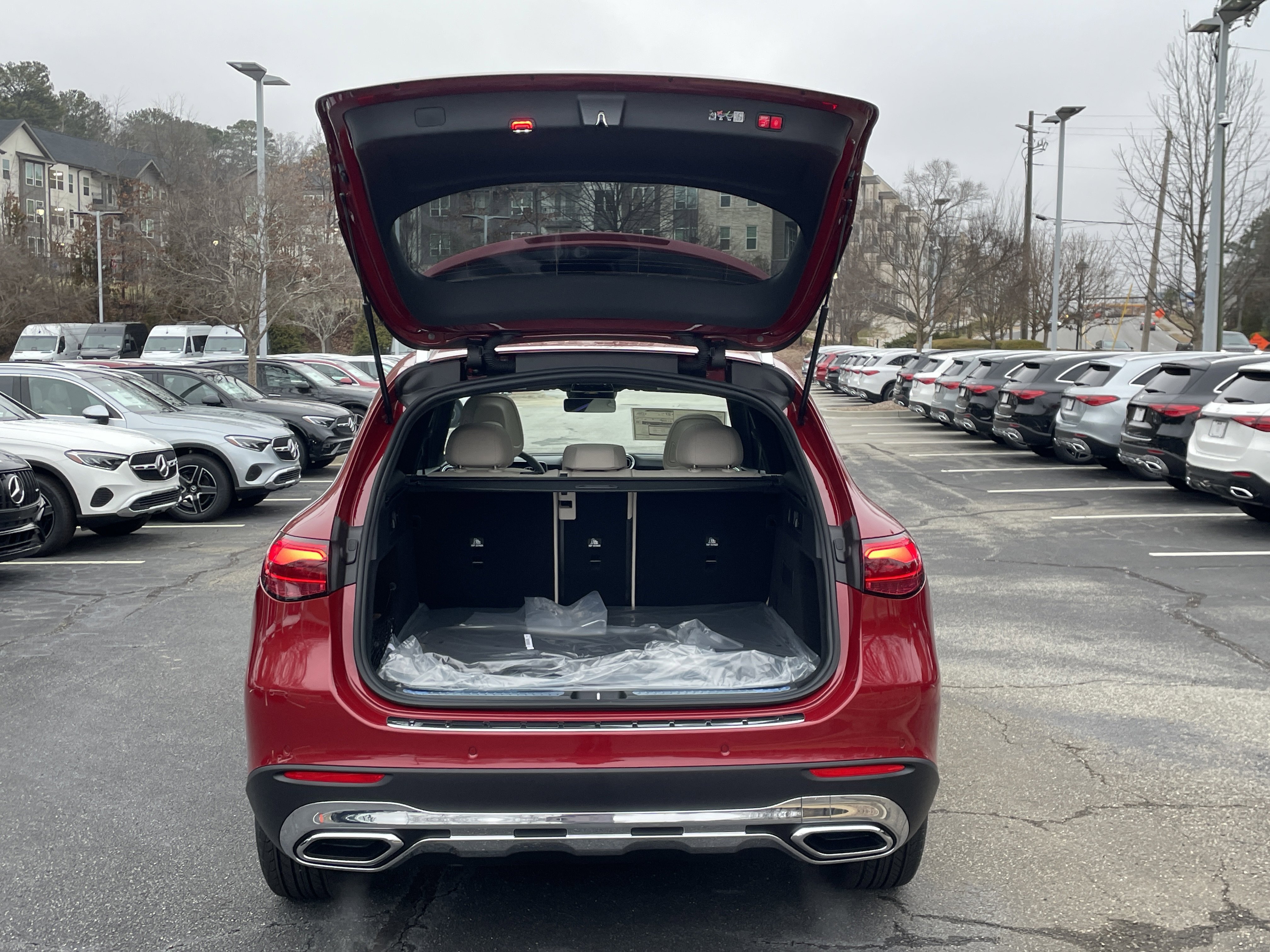 New 2026 MANUFAKTUR Patagonia Red Metallic Mercedes-Benz GLC 300 SUV image 8