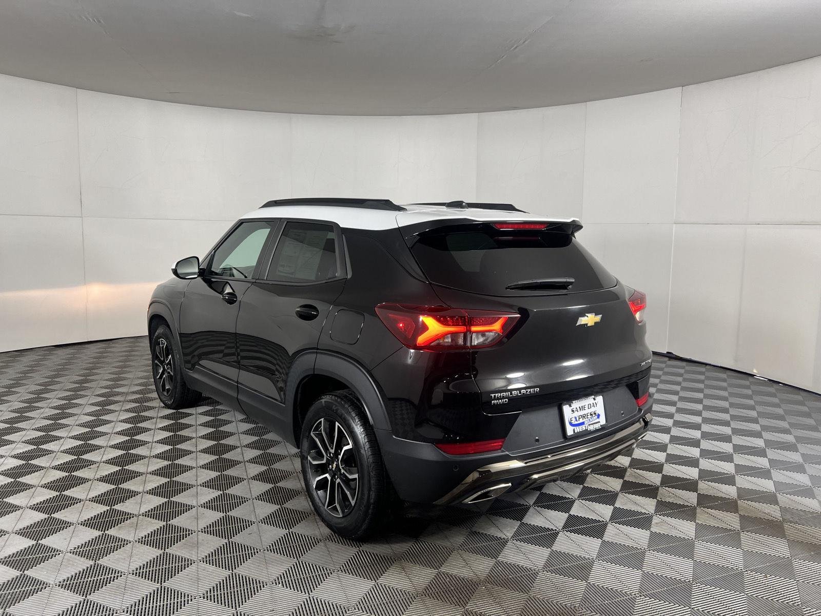 Used 2023 Mosaic Black Metallic Chevrolet ACTIV image 48