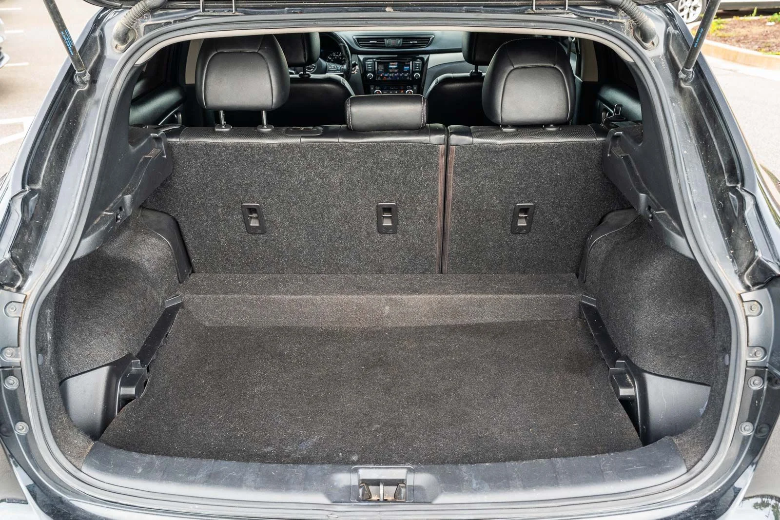 Used 2020 Black Nissan SL image 13