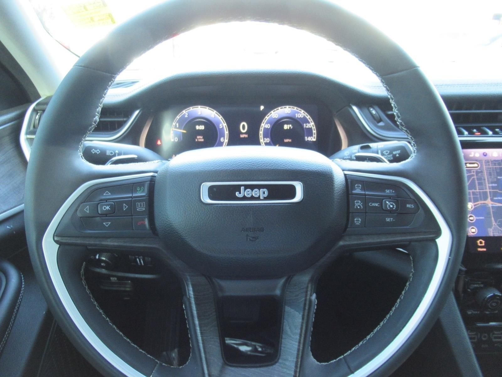 Used 2023  Jeep Limited image 24