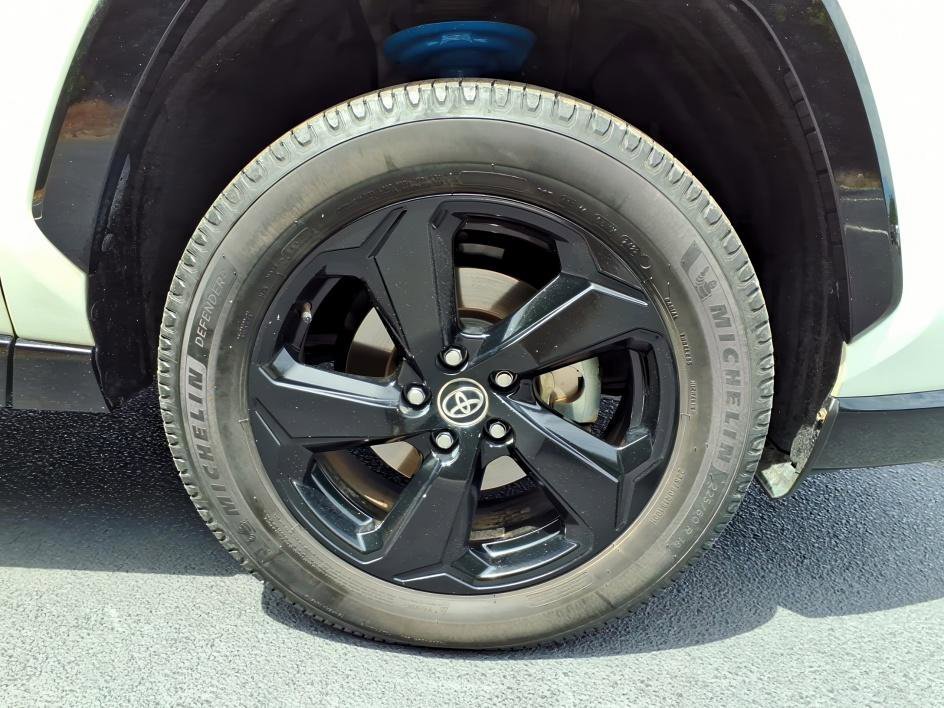 Used 2021 Blizzard Pearl/Midnight Black Metallic Toyota Hybrid XSE image 9