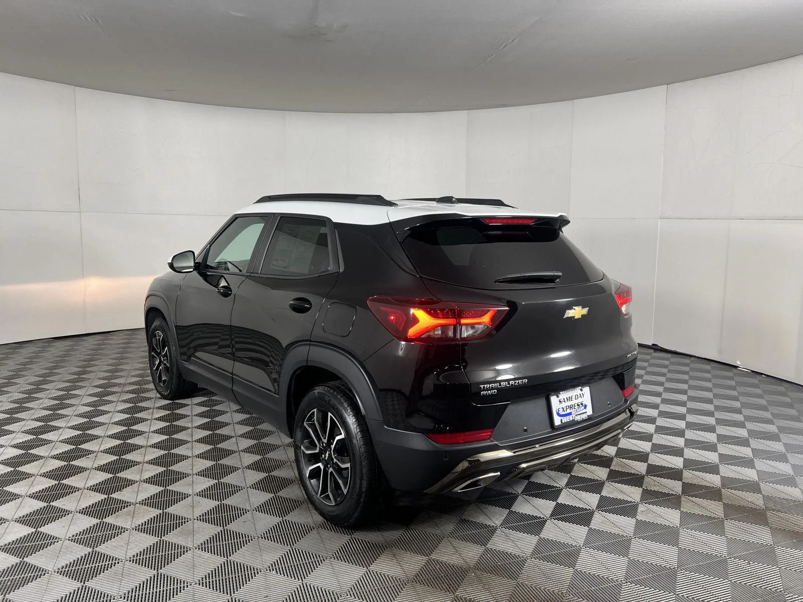 Used 2023 Mosaic Black Metallic Chevrolet ACTIV image 48