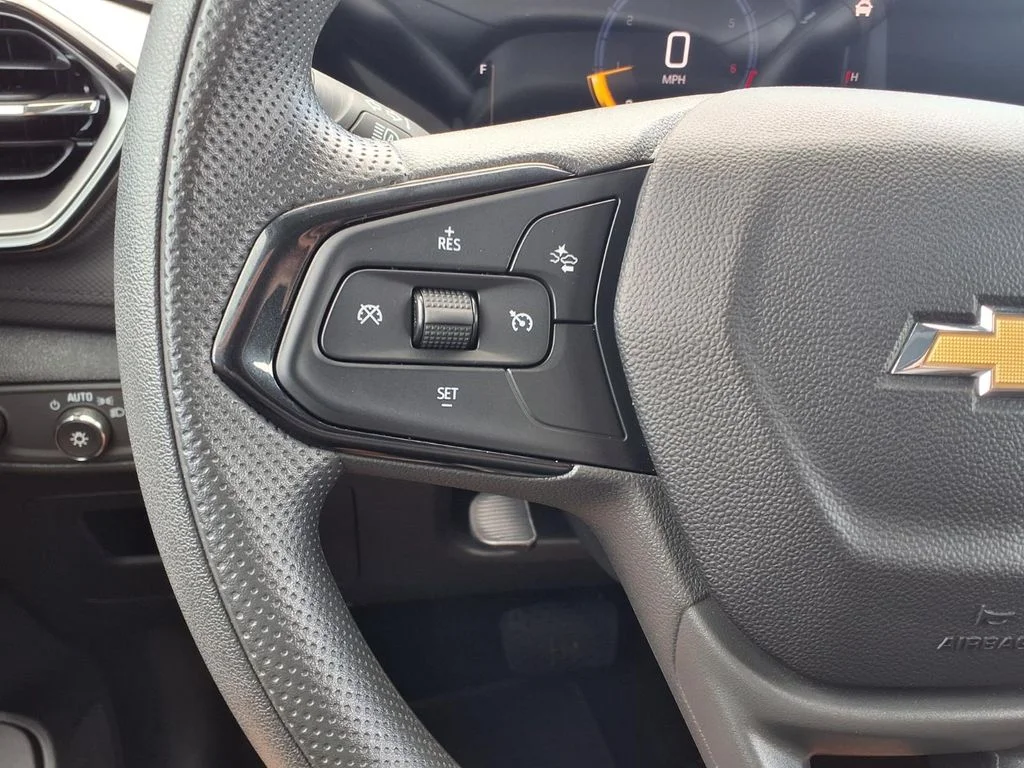 Used 2025 White Chevrolet LT image 12
