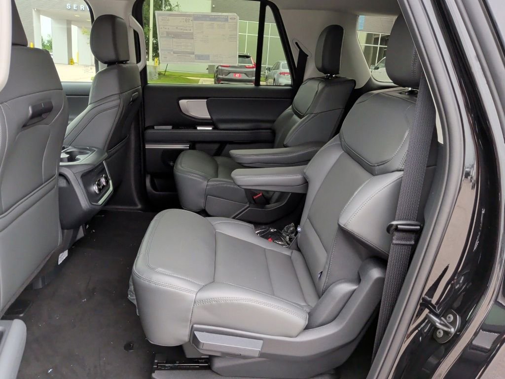 New 2026 Agate Black Metallic Ford MAX Active image 33