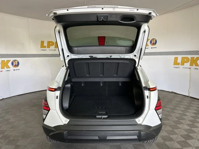 Used 2024 White Hyundai SEL image 5