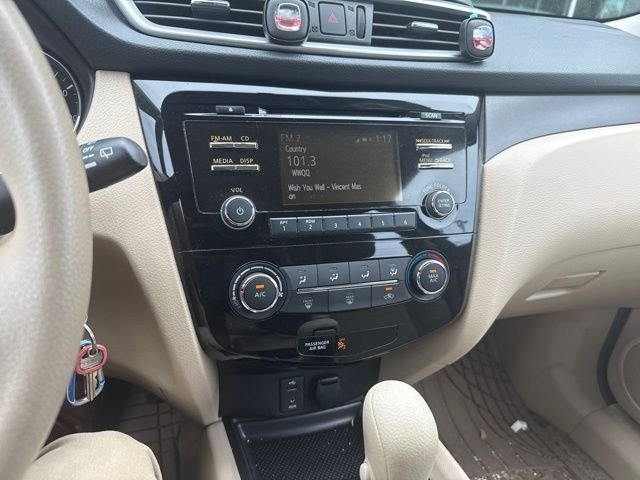Used 2014 Gray Nissan S image 3