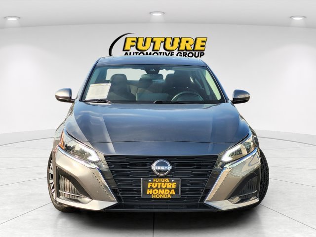 Used 2024 Gray Nissan 2.5 SV image 2