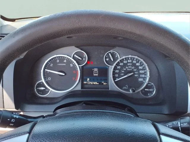 Used 2015  Toyota SR5 image 11
