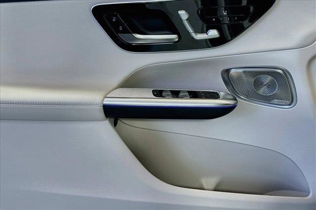 New 2026 Polar White Mercedes-Benz GLC 300 image 46