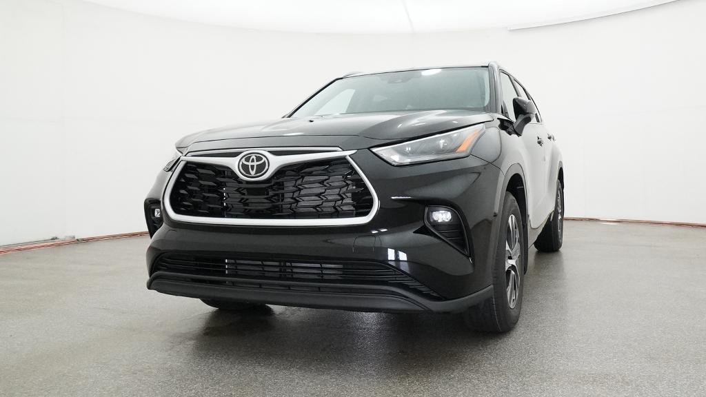 New 2026 Midnight Black Metallic Toyota XLE image 19