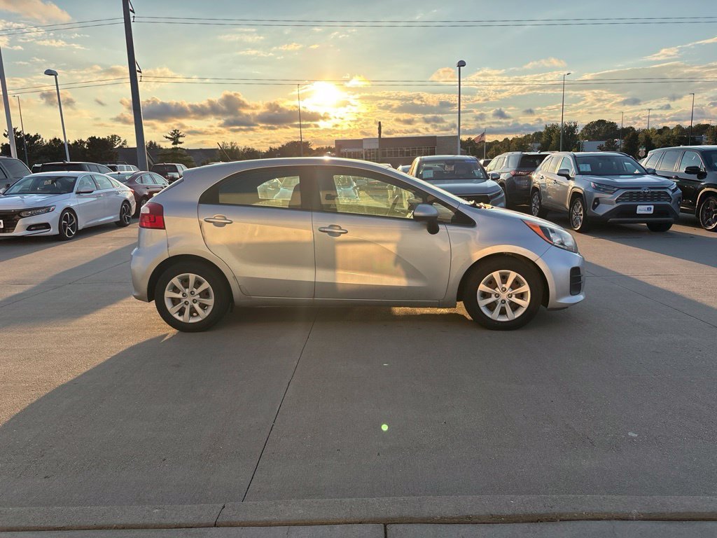Used 2016 Bright Silver Metallic Kia LX image 4