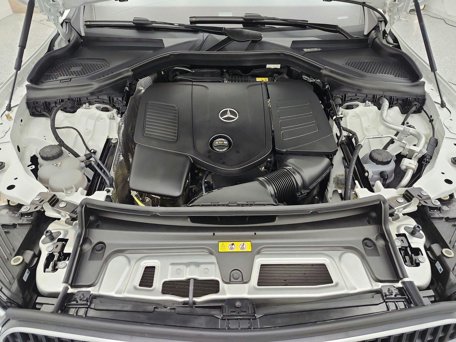 Certified Used 2026 Polar White Mercedes-Benz GLC 300 4MATIC® SUV image 16