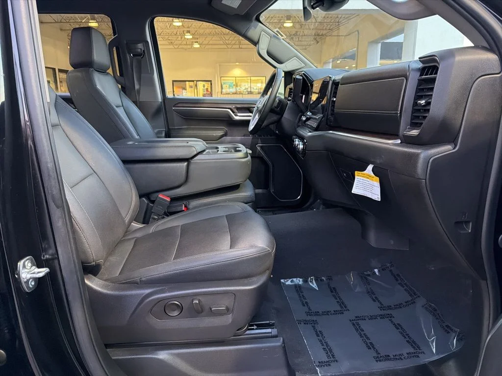 Used 2025 Black GMC SLT image 33