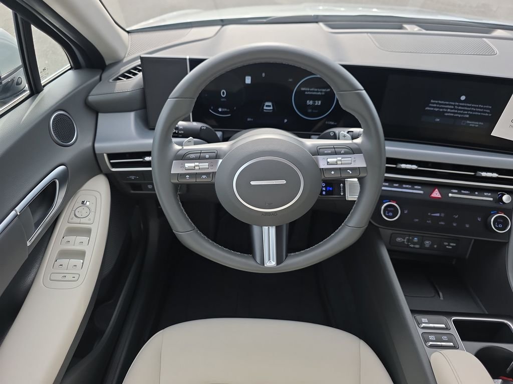 Used 2025 Aero Silver Hyundai SEL Convenience image 14