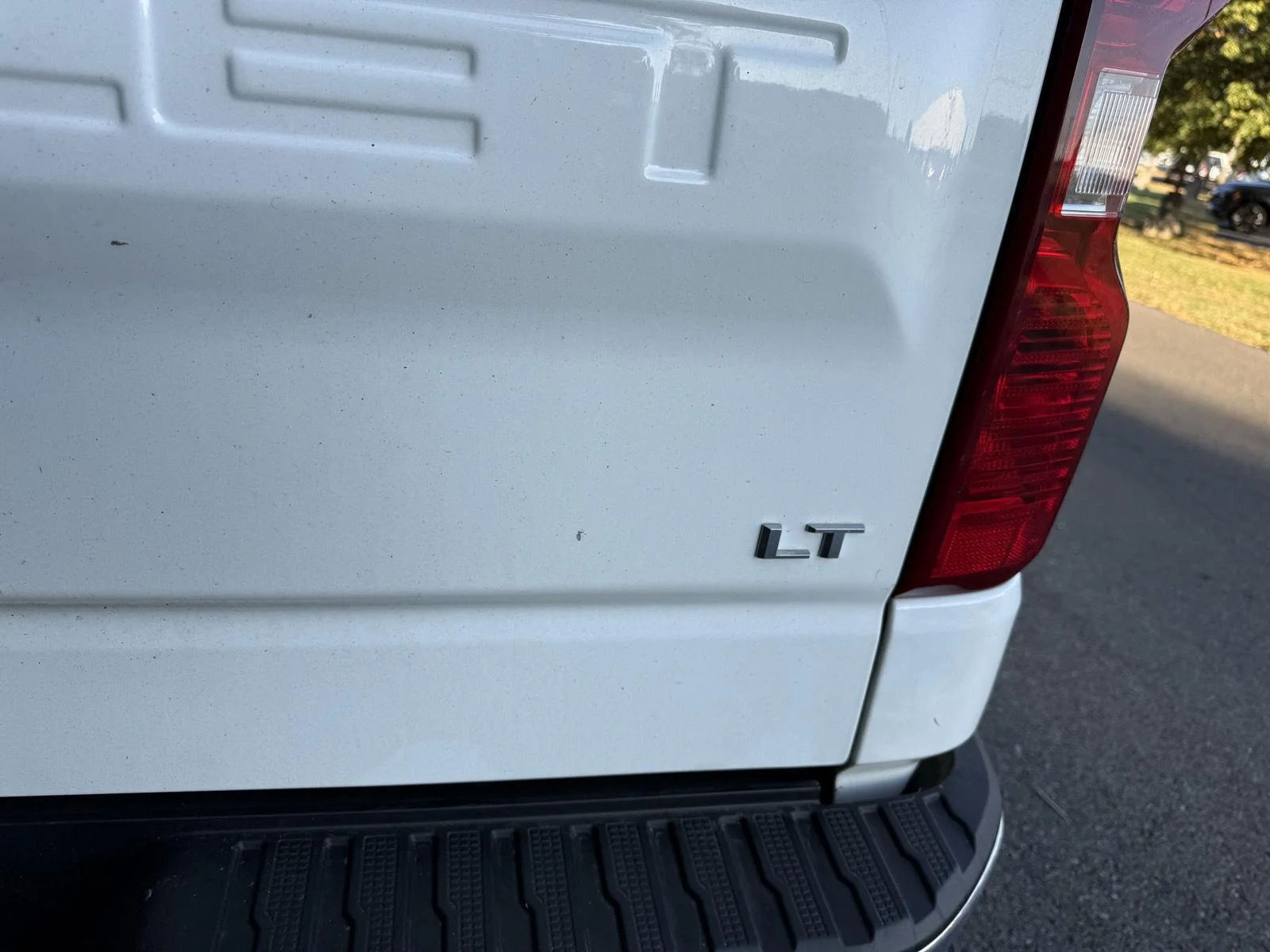 Used 2024 Summit White Chevrolet LT image 9