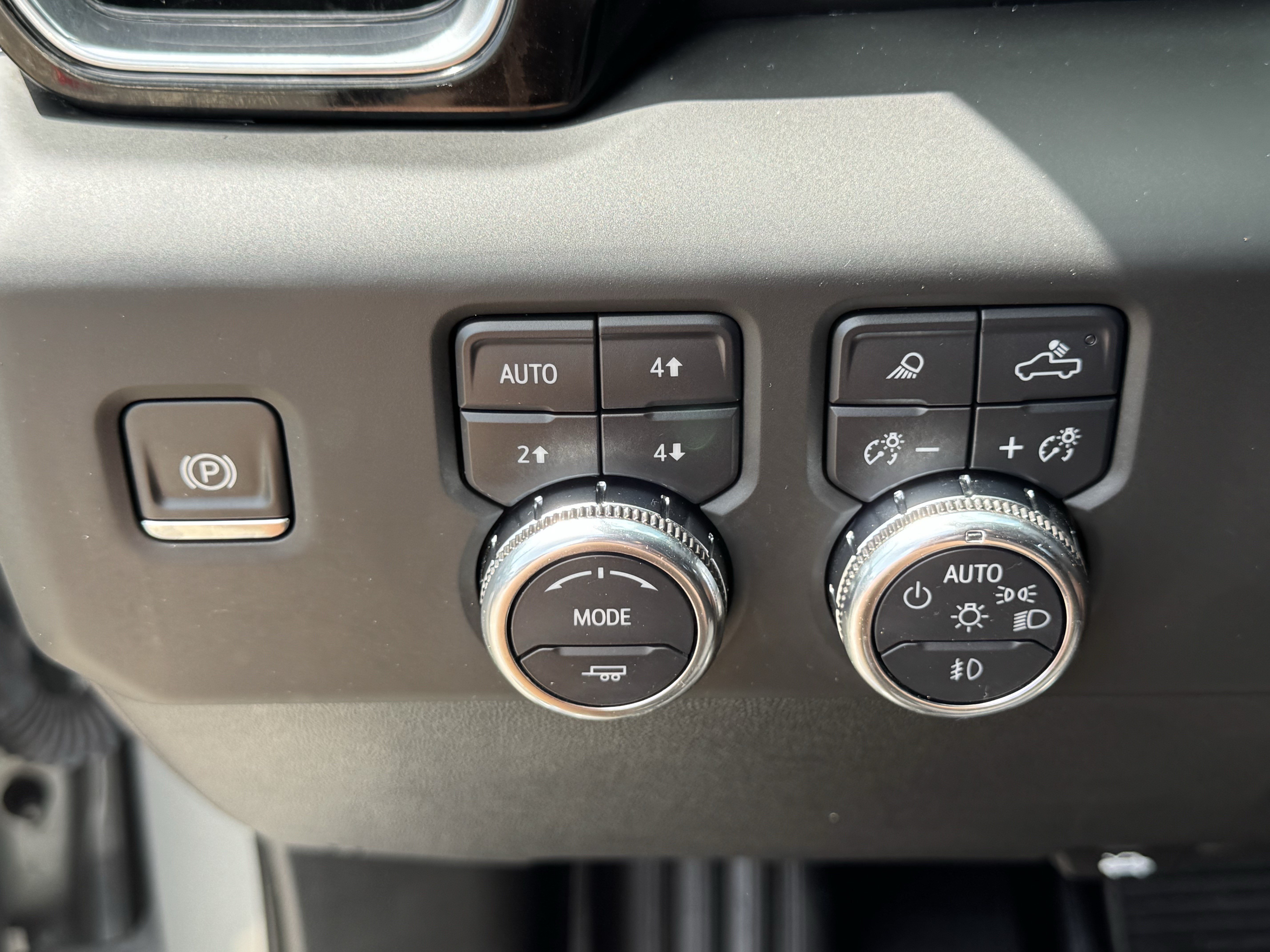 Used 2025 Sterling Metallic GMC Denali image 17