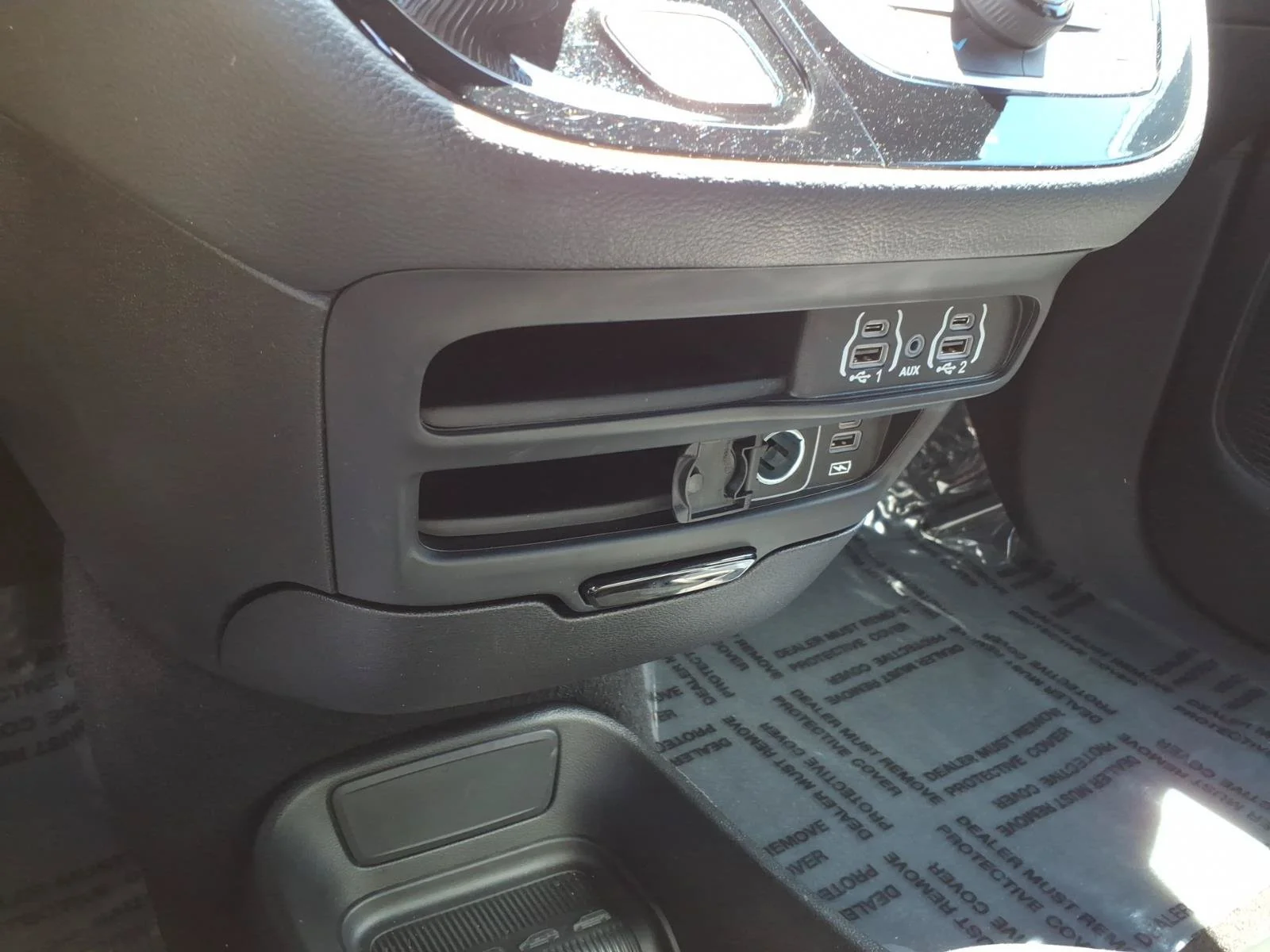 Used 2022 Brilliant Black Crystal Pearlcoat Chrysler Hybrid Touring L image 22
