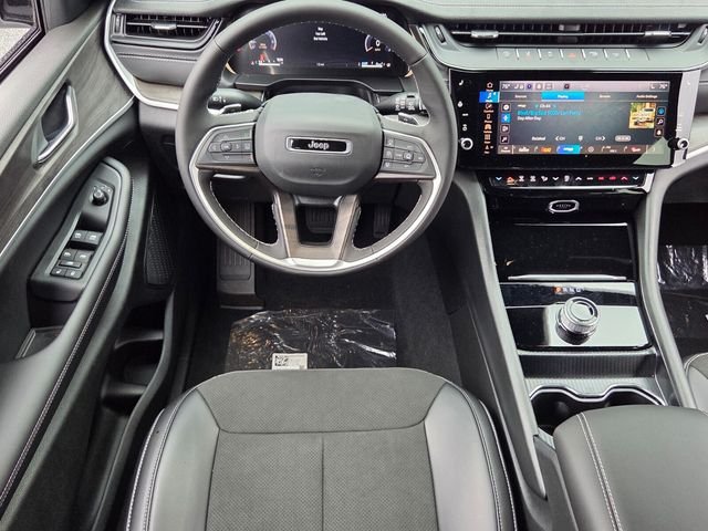 New 2026 Bright White Clear-Coat Exterior Paint Jeep Laredo image 14