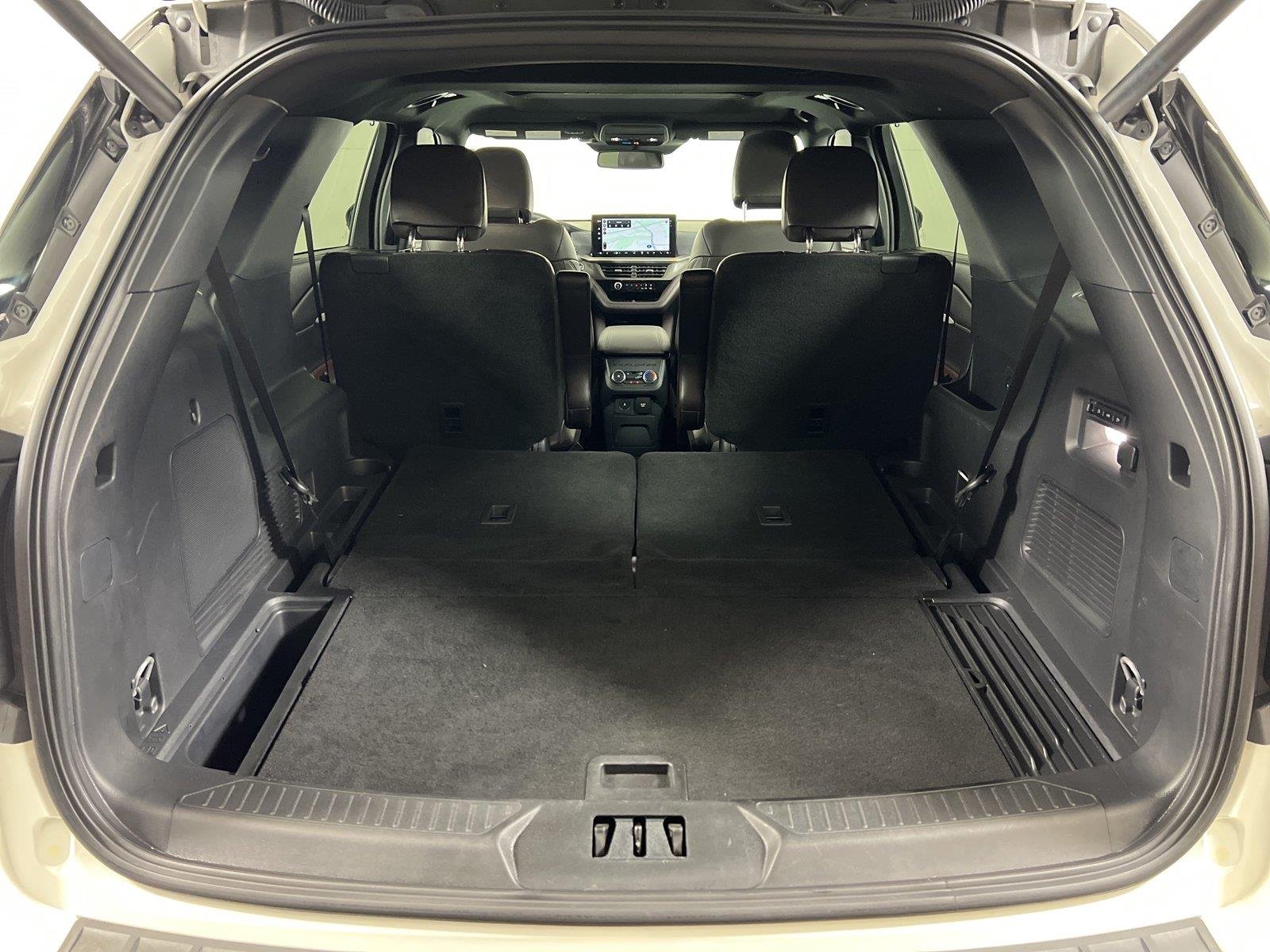 Used 2025 White Ford Platinum image 28
