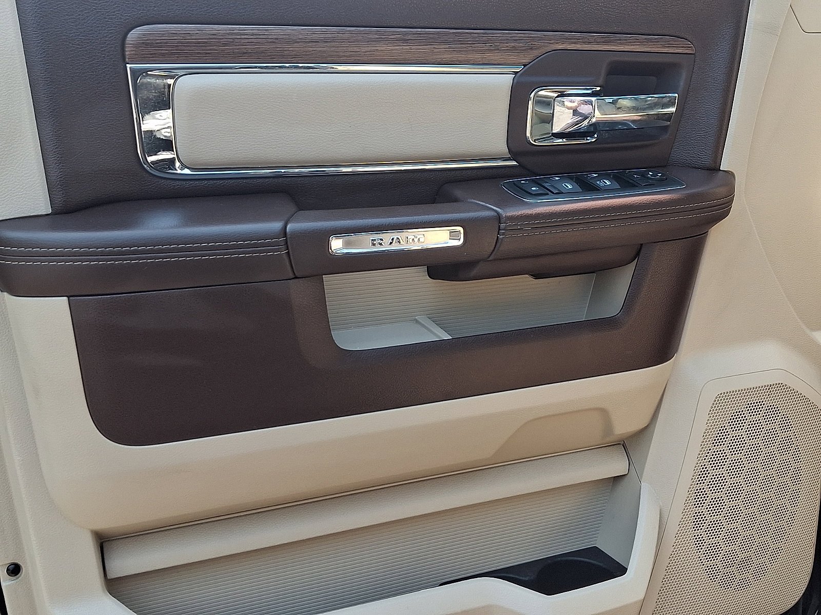 Used 2015 Black Clearcoat Ram Laramie image 25