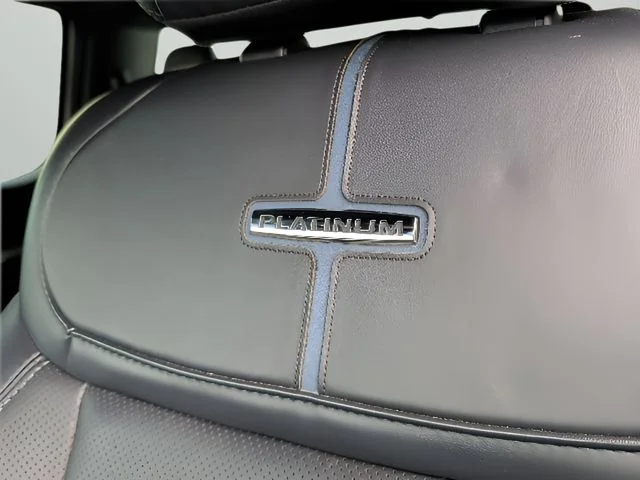 2025 Ford F-250 Super Duty Platinum - Photo 17