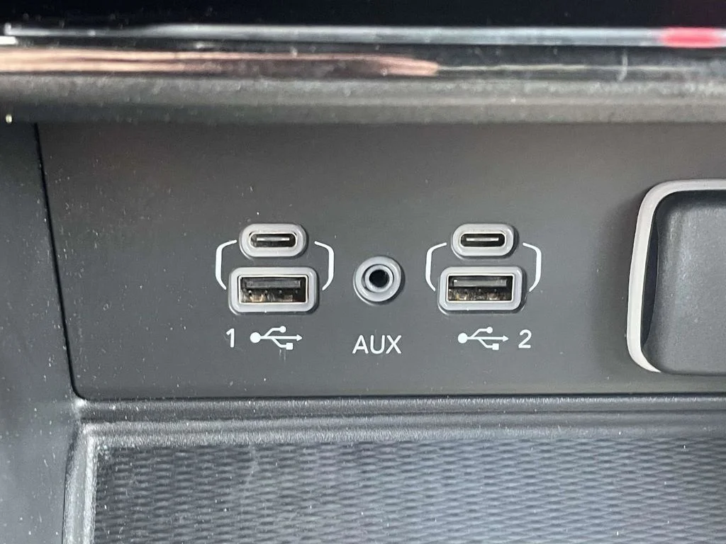 Used 2025 Silver Jeep Altitude image 38