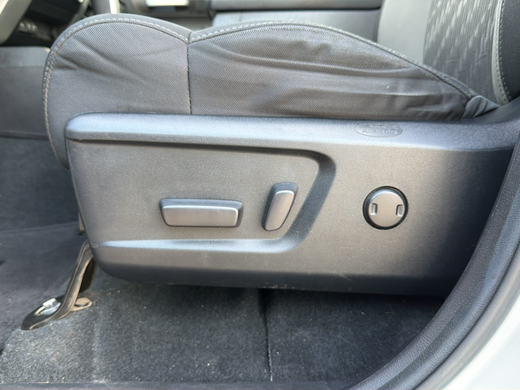 Used 2021 White Toyota SR5 image 31