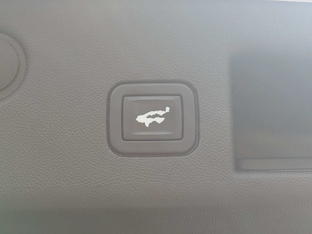 Used 2022 Pearl Chevrolet Premier image 13