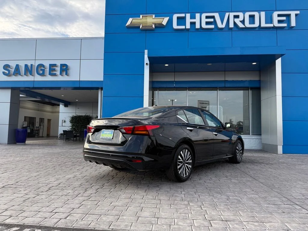 Used 2025 Black Nissan 2.5 SV image 8