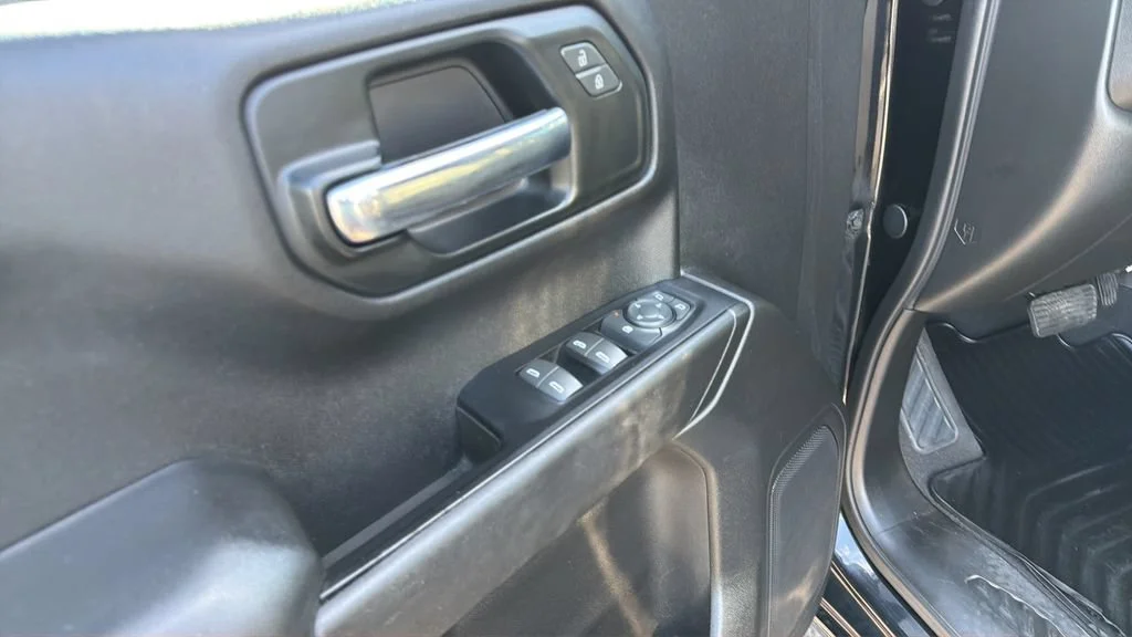 Used 2019 BLACK Chevrolet Custom Trail Boss image 16