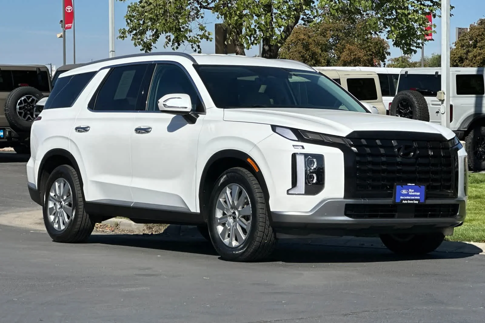 Certified Used 2025 Hyper White Hyundai SEL image 9