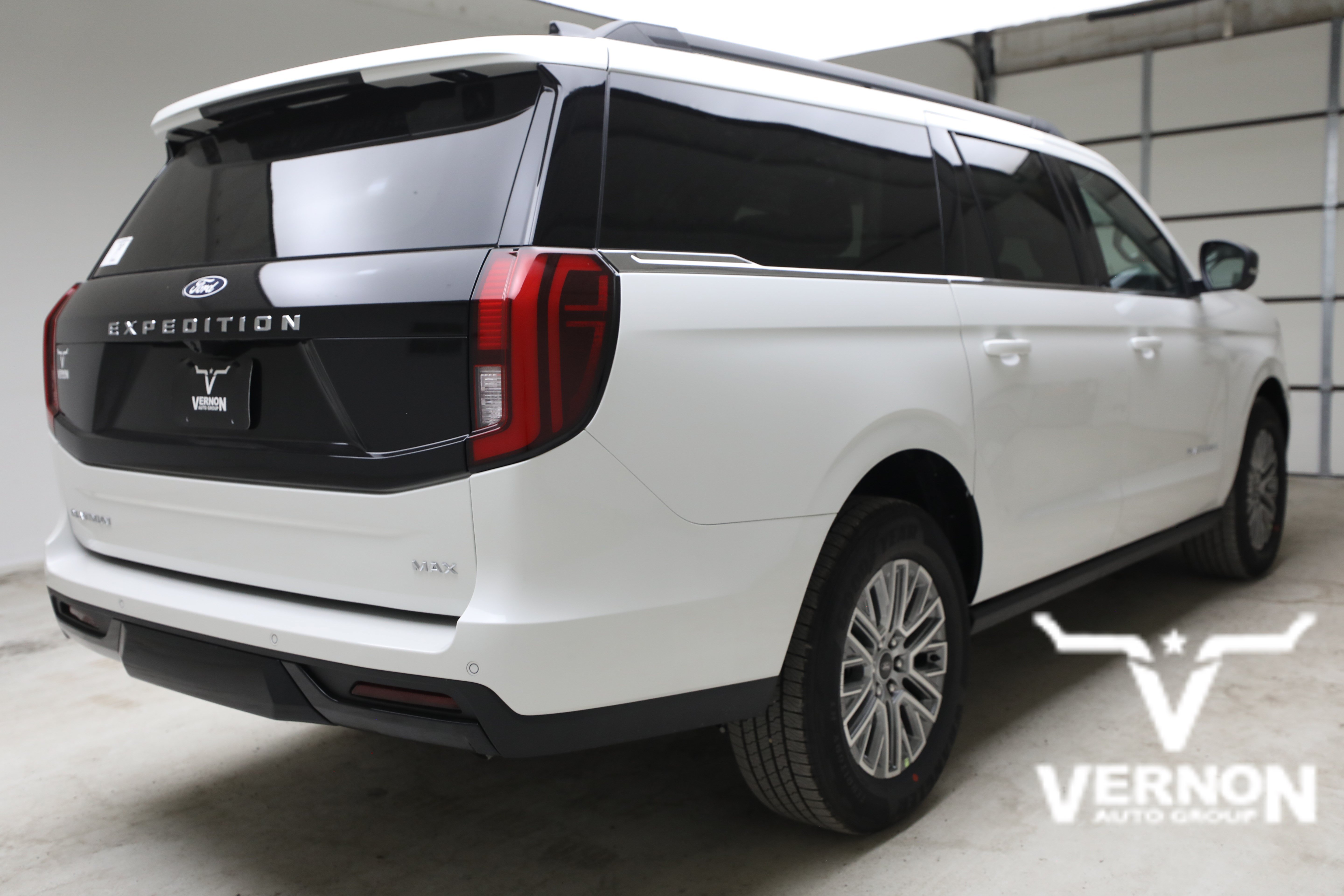 New 2027 Star White Metallic Tri-Coat Ford  image 5
