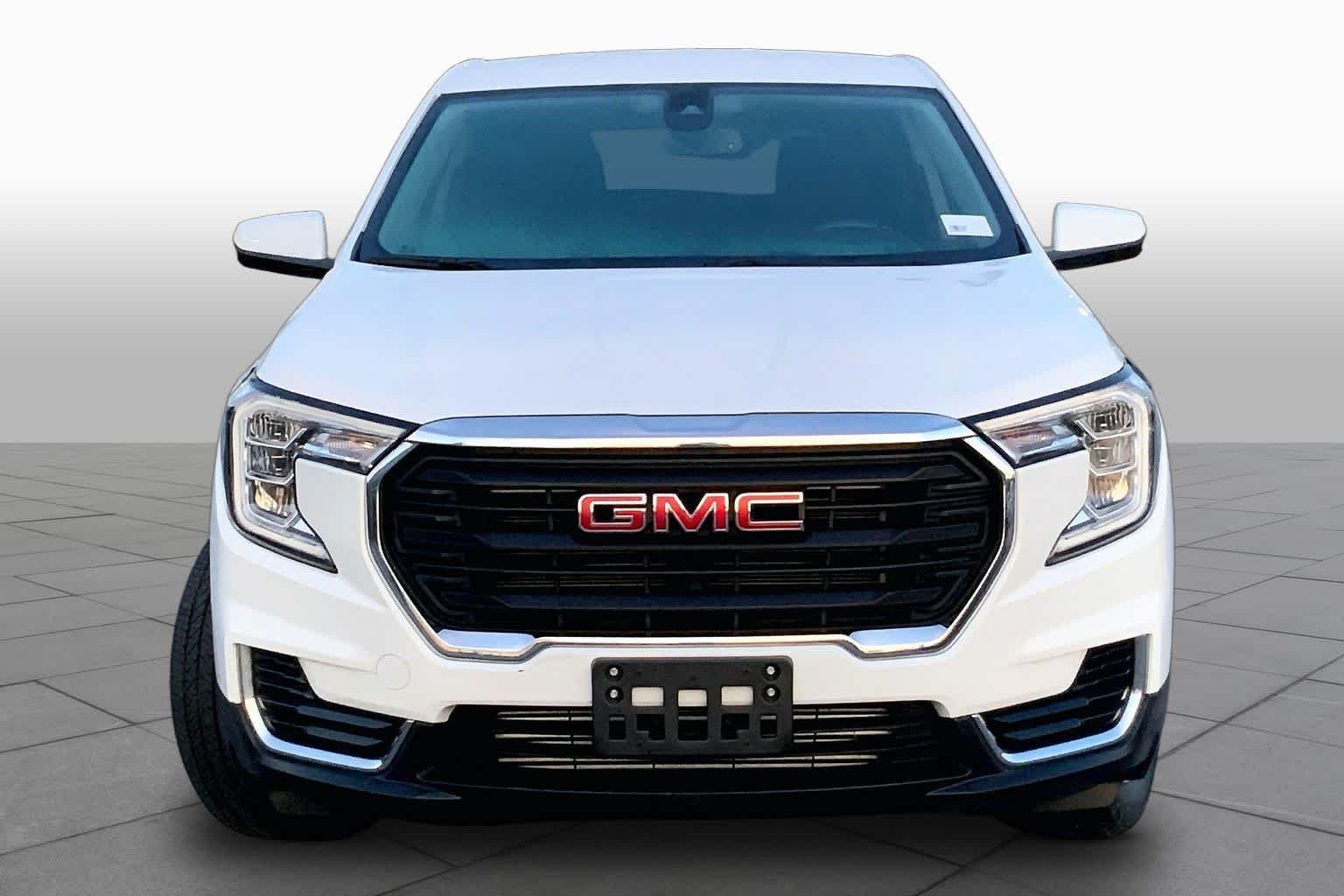 Used 2024 Summit White GMC SLE image 4