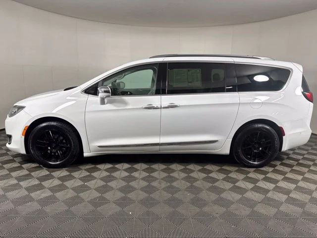Used 2017 White Chrysler Limited image 7