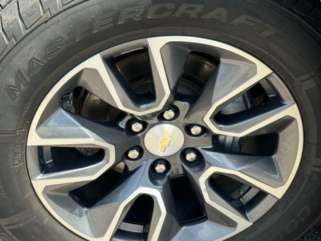 View vehicle photo 4