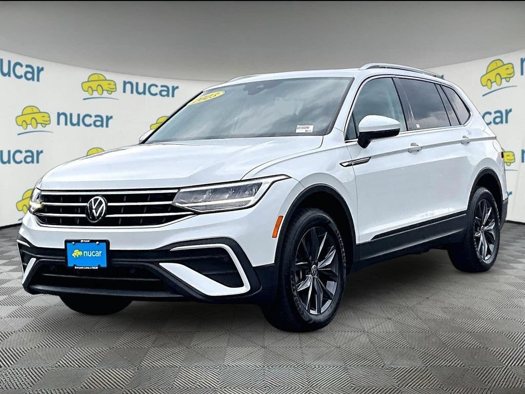 Used 2023 White Volkswagen SE image 3