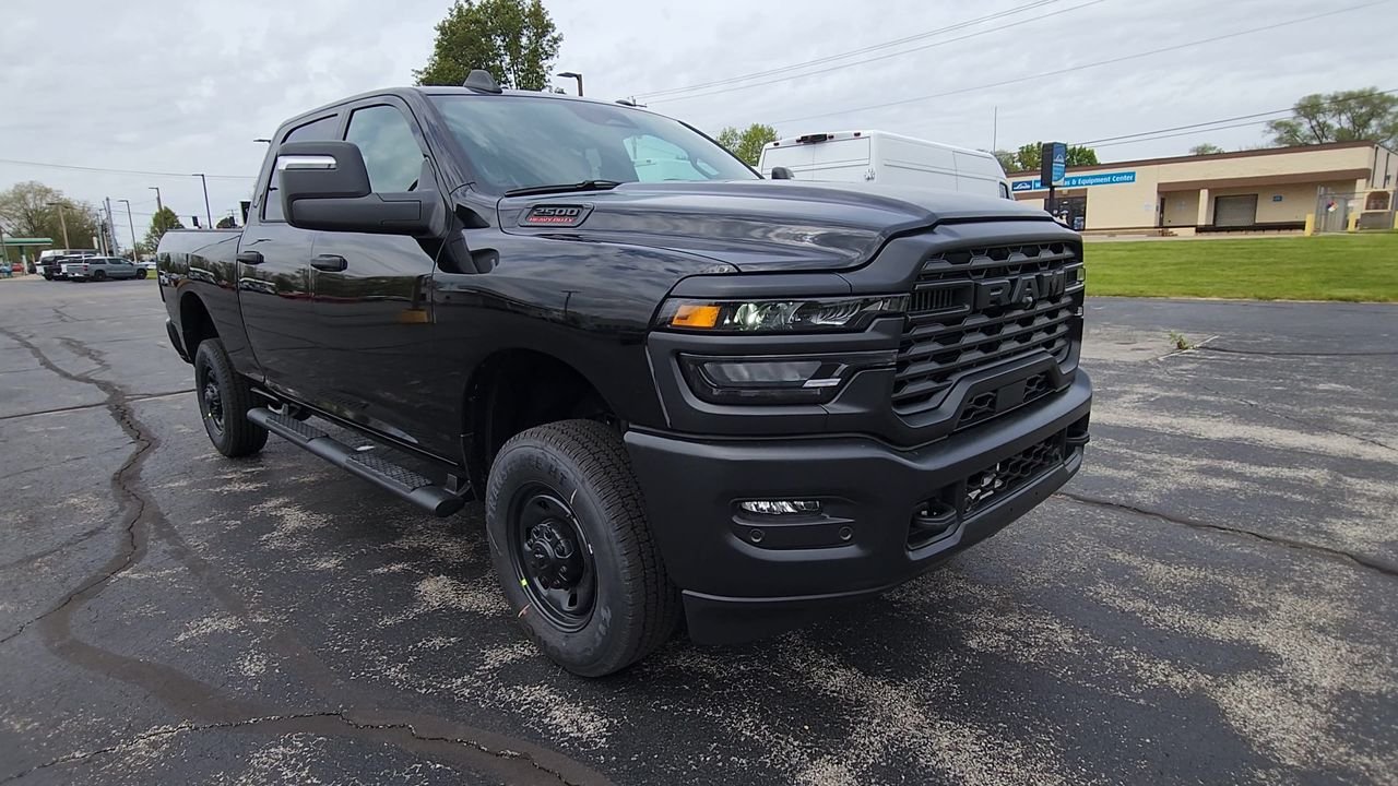New 2026 Diamond Black Crystal Pearl-Coat Exterior Paint RAM Tradesman image 2