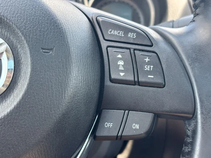 Used 2014  Mazda i Grand Touring image 20