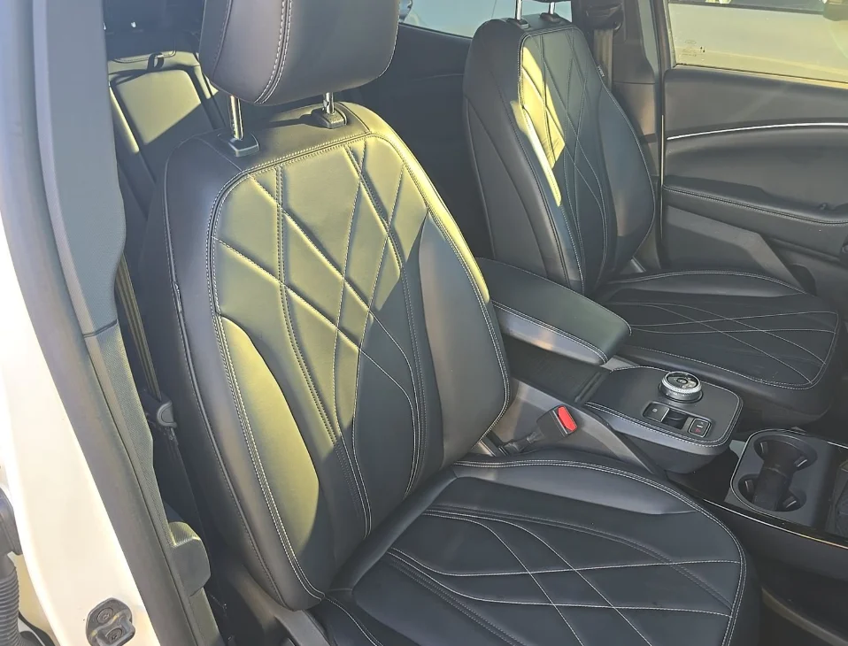 Used 2024 White Metallic Ford Select image 3