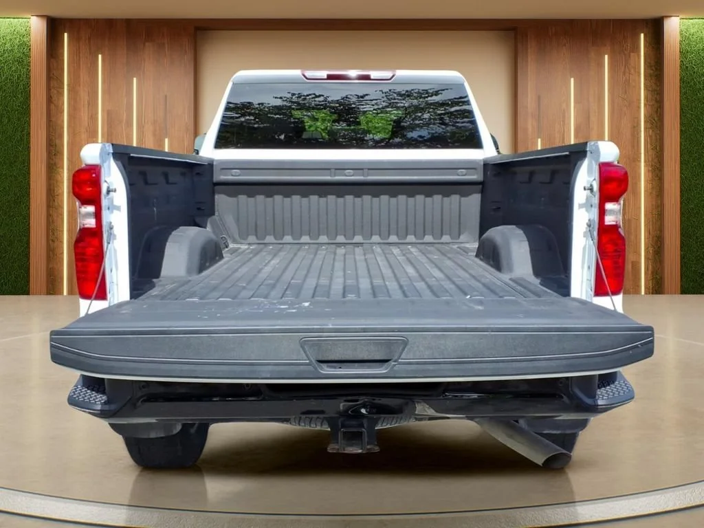 Used 2025 Summit White Chevrolet Custom image 29