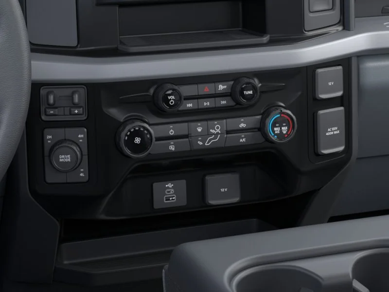 New 2026 Oxford White Ford F-250® XLT image 15