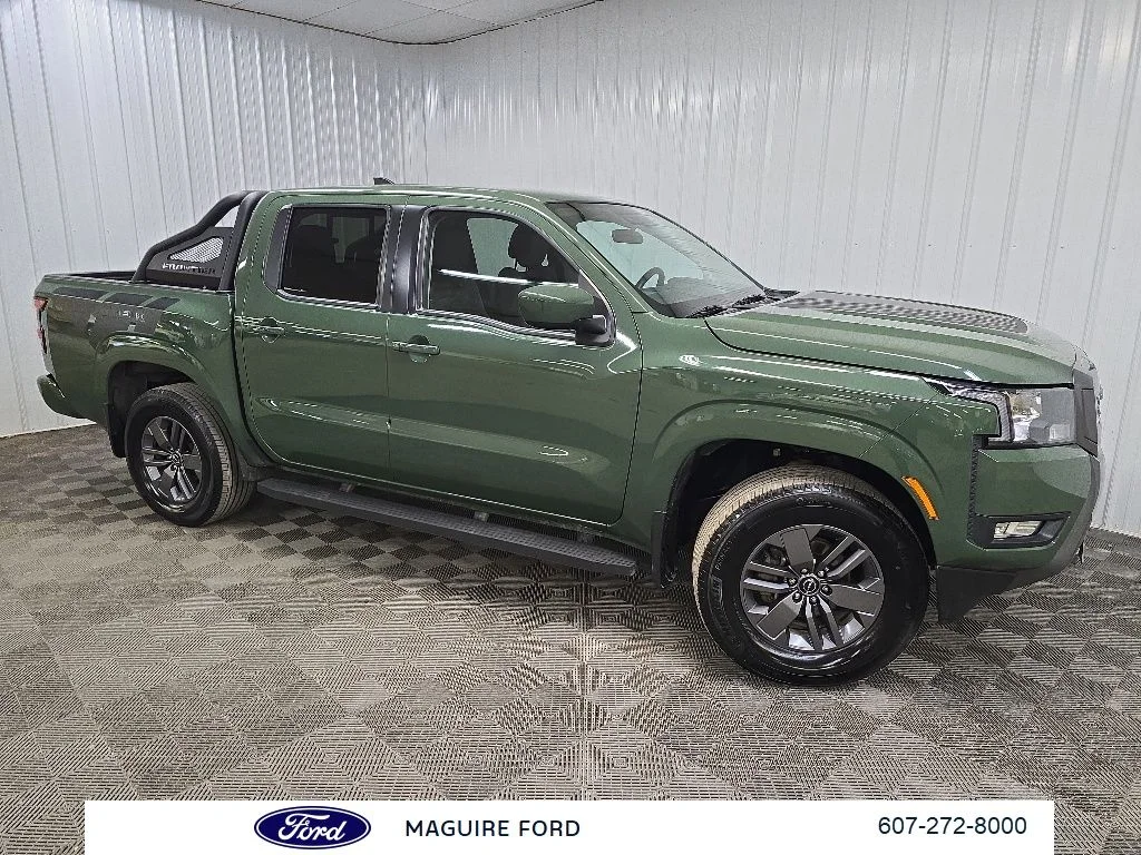 2025 Nissan Frontier SV Crew Cab 4X4 SWB's photo