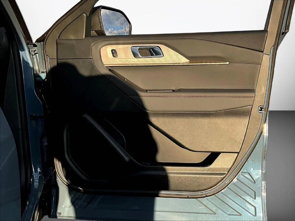 New 2027 Vapor Blue Metallic Ford Active image 38