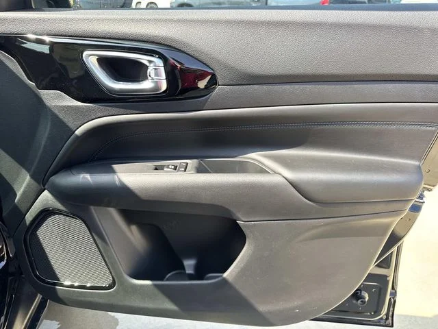 New 2026 Black Jeep Latitude image 15