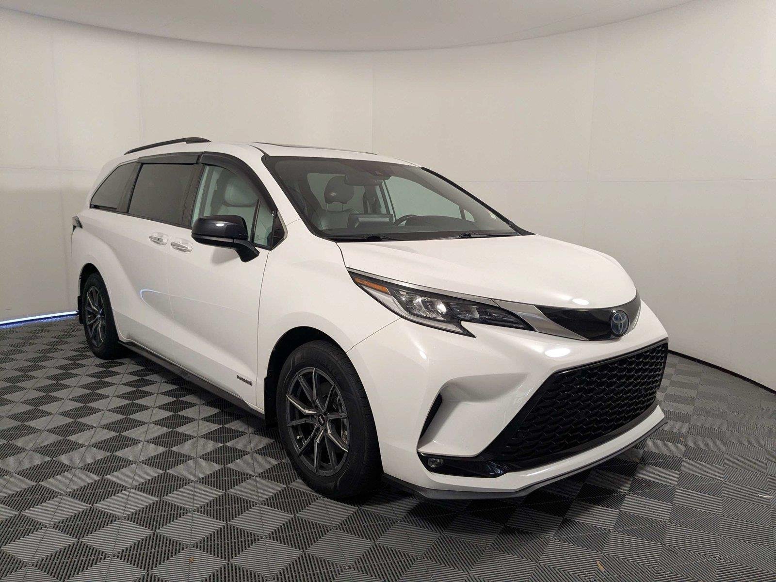 Used 2021 Super White Toyota XSE image 3