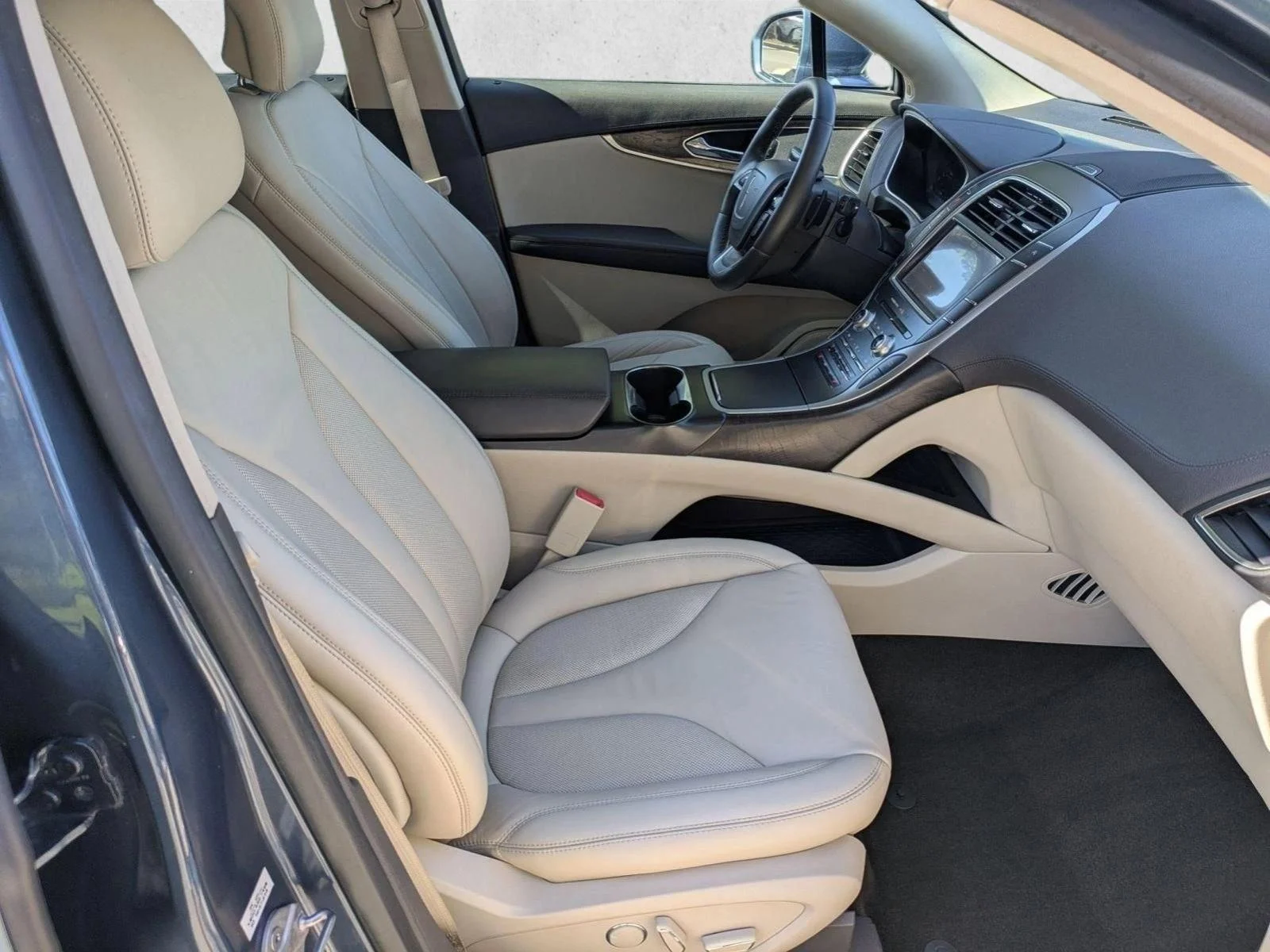 Used 2019 Blue Diamond Metallic Lincoln Select image 21