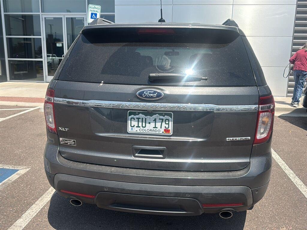 Used 2015 Magnetic Metallic Ford XLT image 5