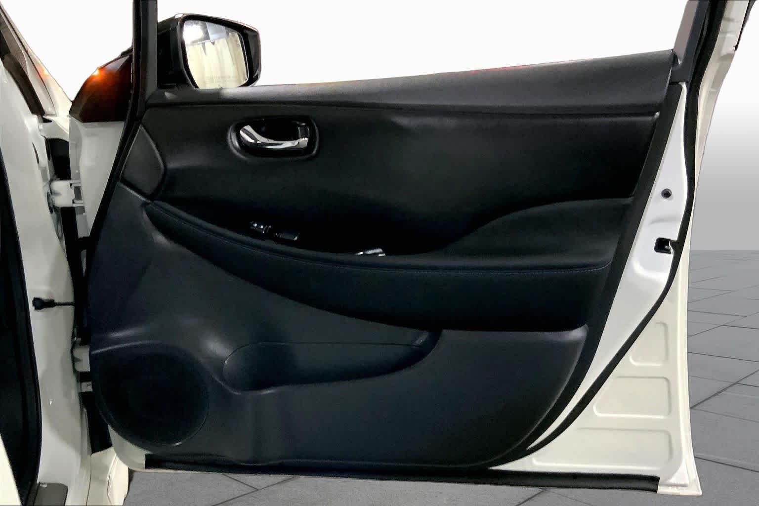 Used 2024 Super Black/Pearl White Nissan SV PLUS image 22