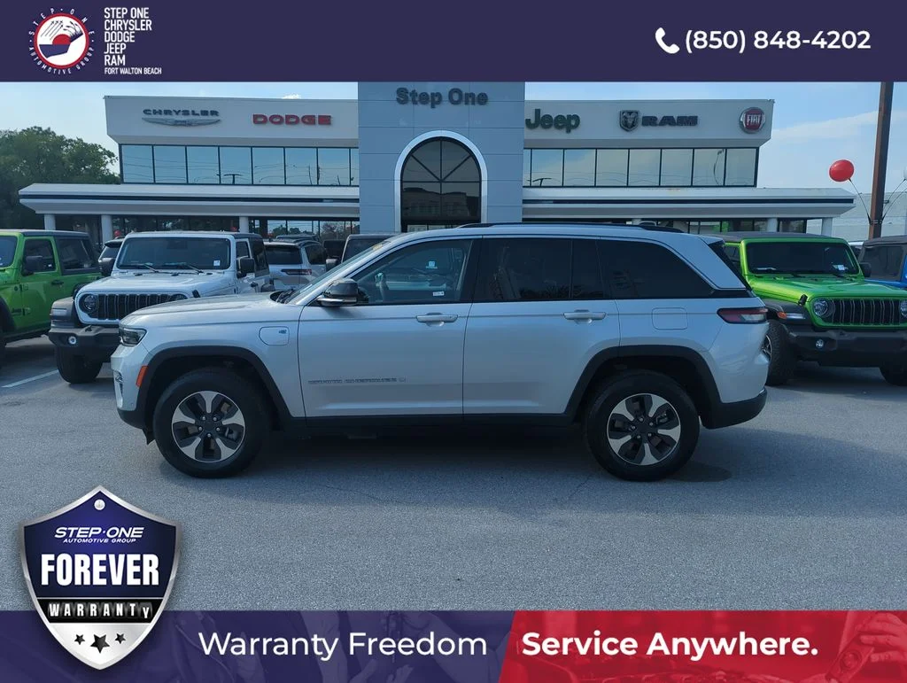 Used 2022 Silver Jeep 4xe image 3