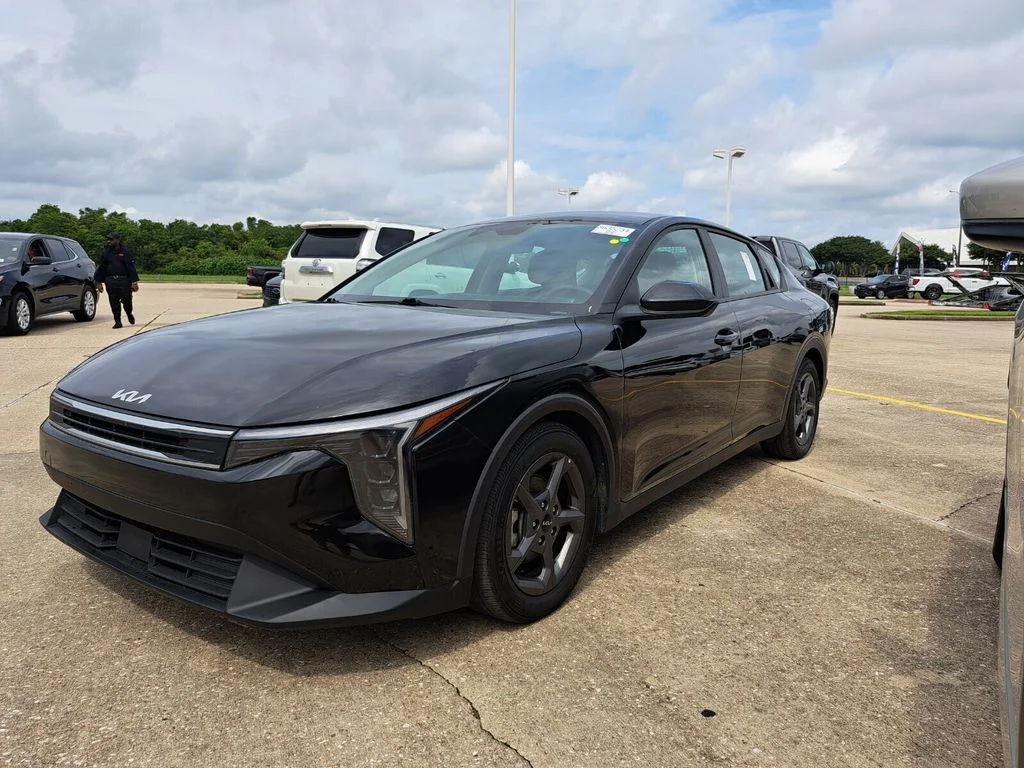 2025 Kia K4 LXS AT's photo